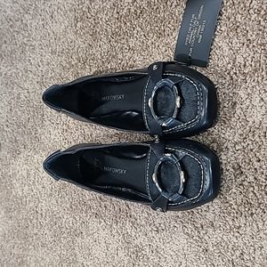 b Makowsky black leather calf fur flats